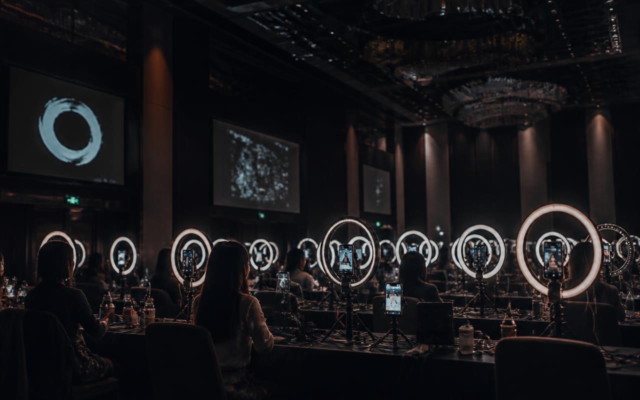 21 Simultaneous LIVE Rooms